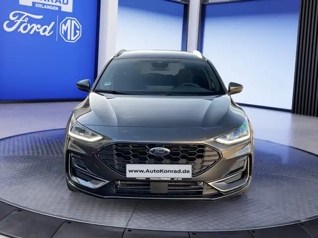 Ford Focus view 2