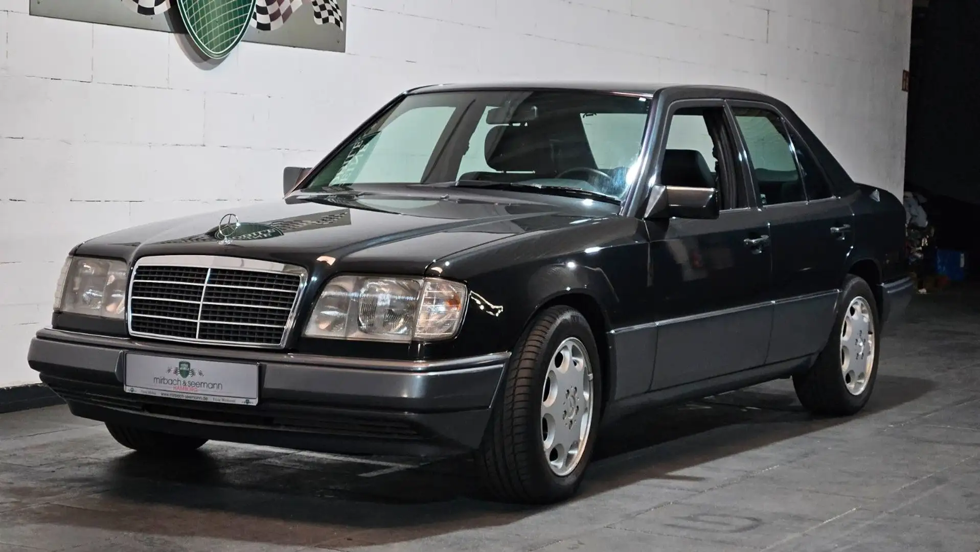 Mercedes-Benz E 420 Schwarz - 1