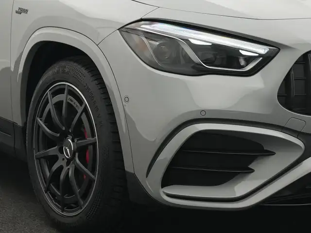 Mercedes-Benz Gla Class view 9