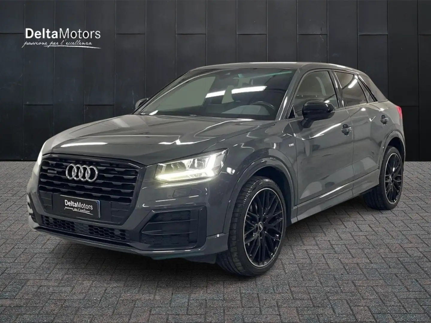 Audi Q2 I 2017 - Q2 35 2.0 tdi Identity Black quattro 150c Grijs - 1