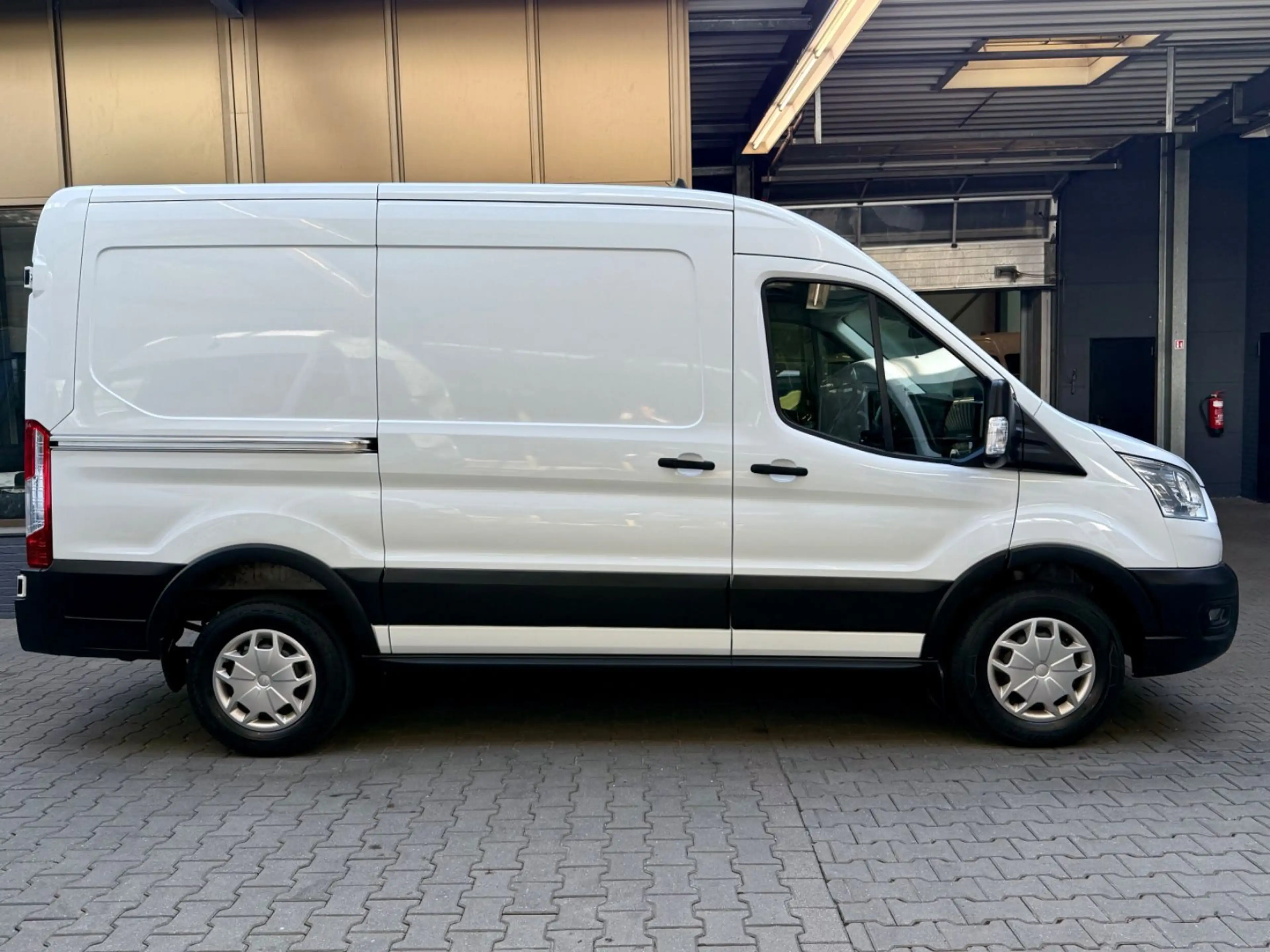 Ford Transit 2.0 D L2H2 4X4 3,5t AHK CAM KLIMA NAVI — photo 13