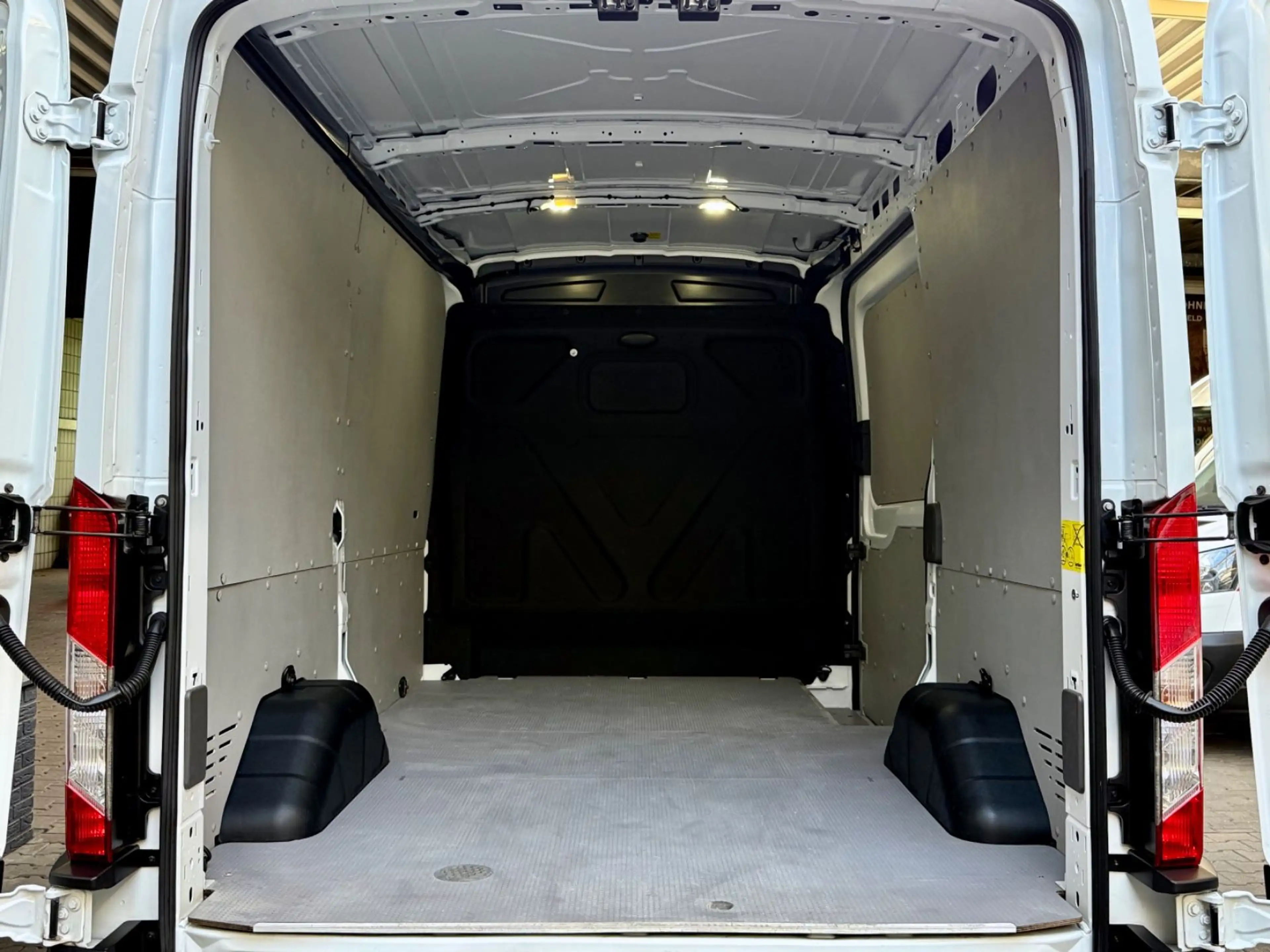 Ford Transit 2.0 D L2H2 4X4 3,5t AHK CAM KLIMA NAVI — photo 11