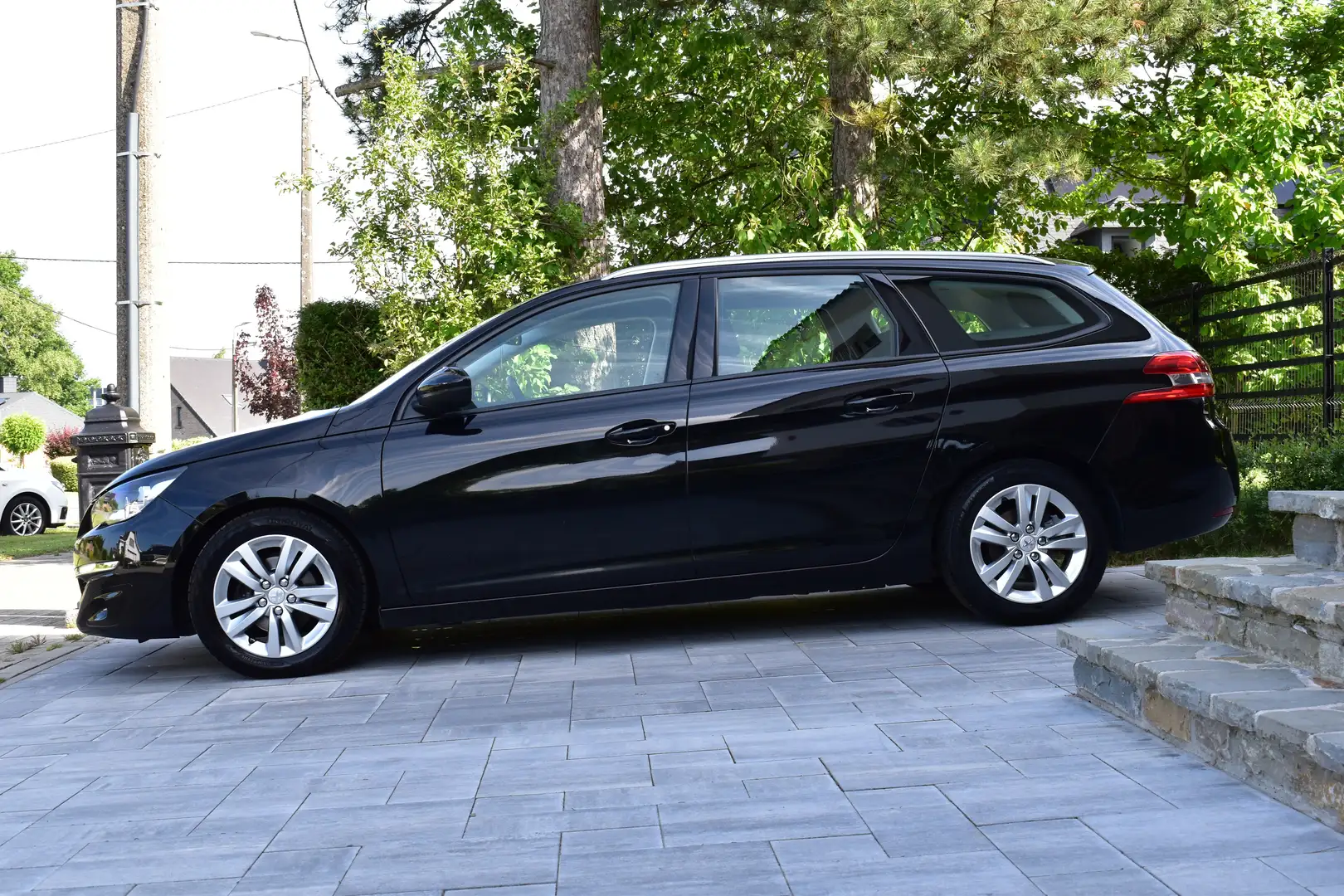 Peugeot 308 SW 1.6 HDi Active ** GPS ** GARANTIE ** Zwart - 2