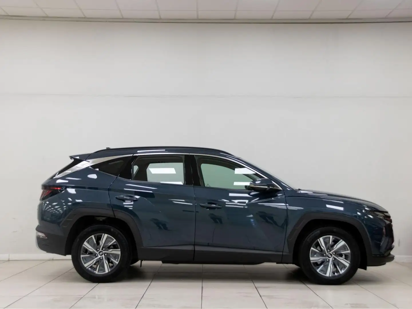 Hyundai TUCSON 1.6 TGDI 169kW (230CV) HEV Maxx Auto Gris - 2