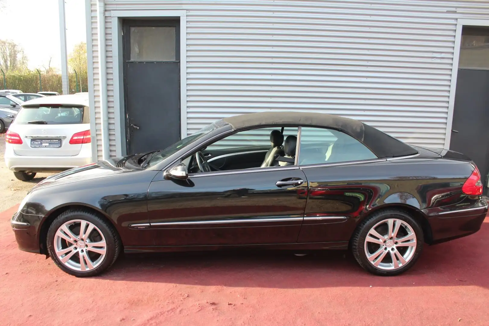 Mercedes-Benz CLK 200 CABRIO AVANTGARDE KLIMA NAVI LEDER PDC Schwarz - 2