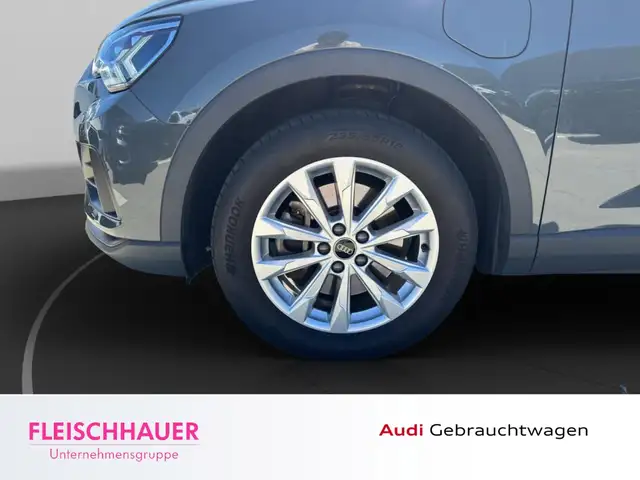 Audi Q3 view 23