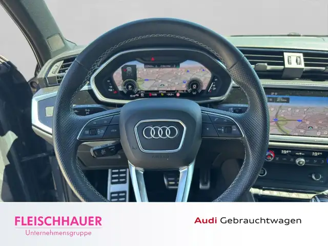 Audi Q3 view 11