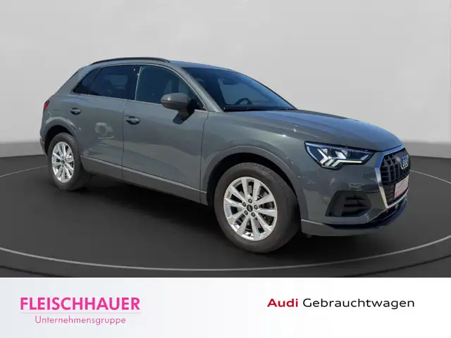 Audi Q3 view 9