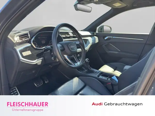 Audi Q3 view 10