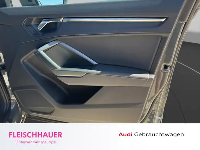 Audi Q3 view 18
