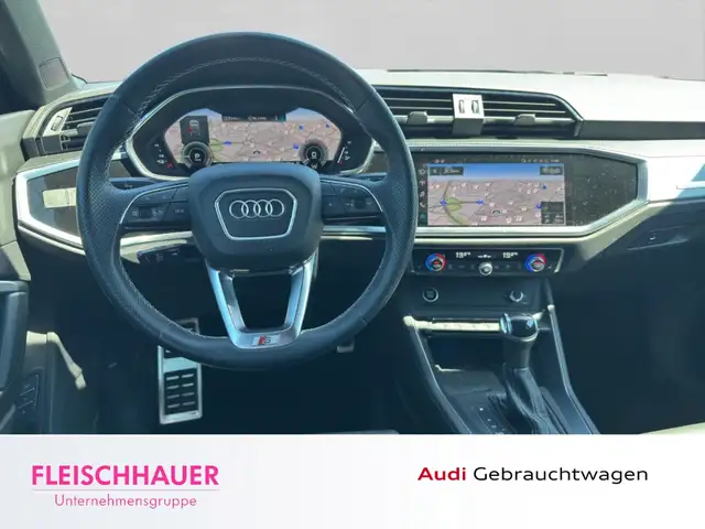 Audi Q3 view 15