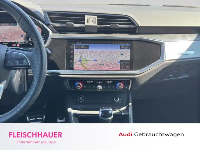 Audi Q3 view 17
