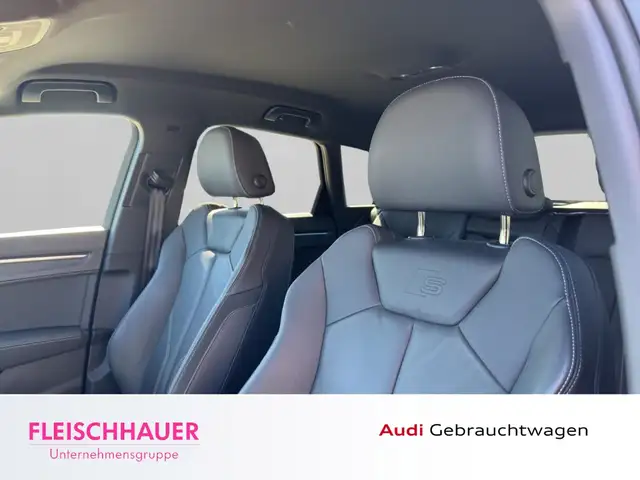 Audi Q3 view 24
