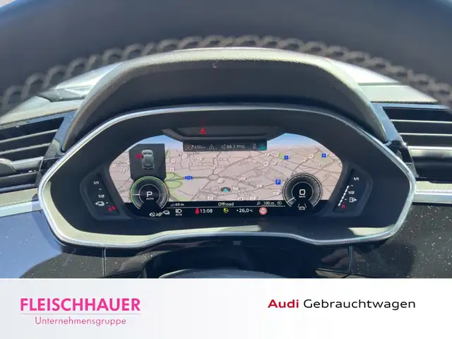 Audi Q3 view 12