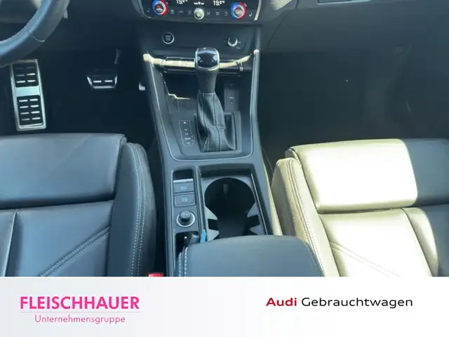 Audi Q3 view 16
