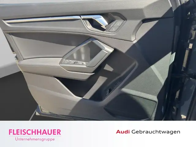 Audi Q3 view 13