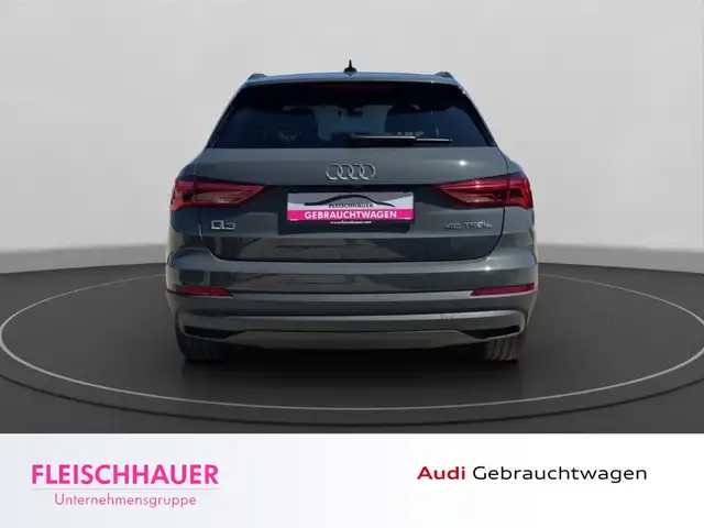 Audi Q3 view 6