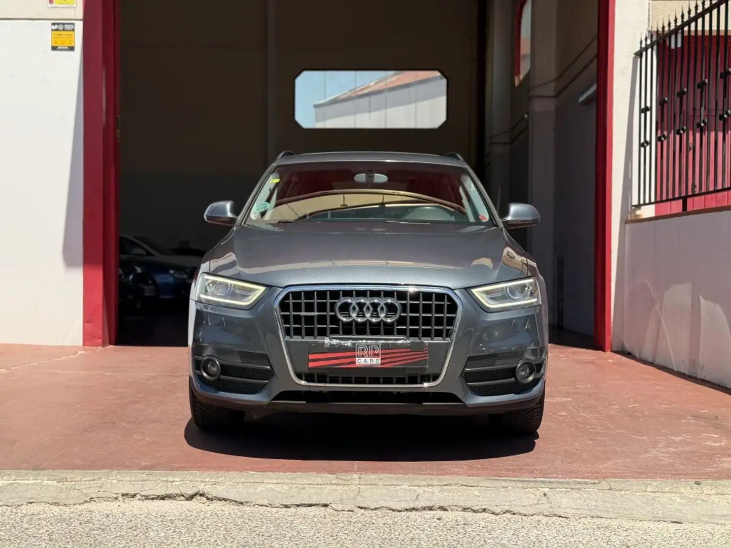 Audi Q3 2.0 TFSI Attraction quattro S-Tronic 170 Grau - 2