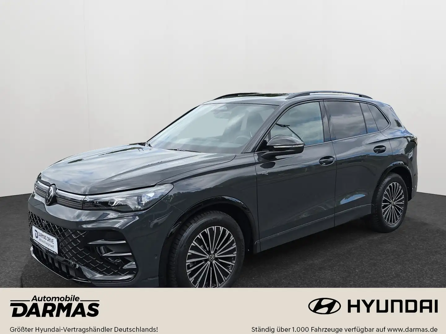 Volkswagen Tiguan Tiguan R-Line 2.0 TDI DSG PanoD AHK Matrix LED Grijs - 1