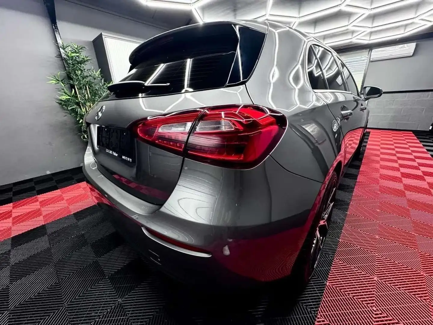 Mercedes-Benz A 160 🔺A 160 *LOOK  AMG *VIRTUAL*XENON🔺 Zwart - 2