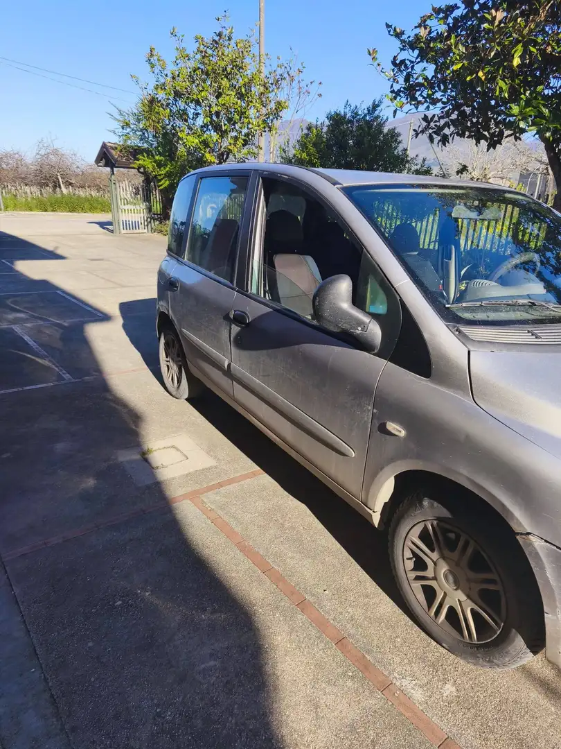 Fiat Multipla Multipla 1.6 16v Family natural power Silber - 2