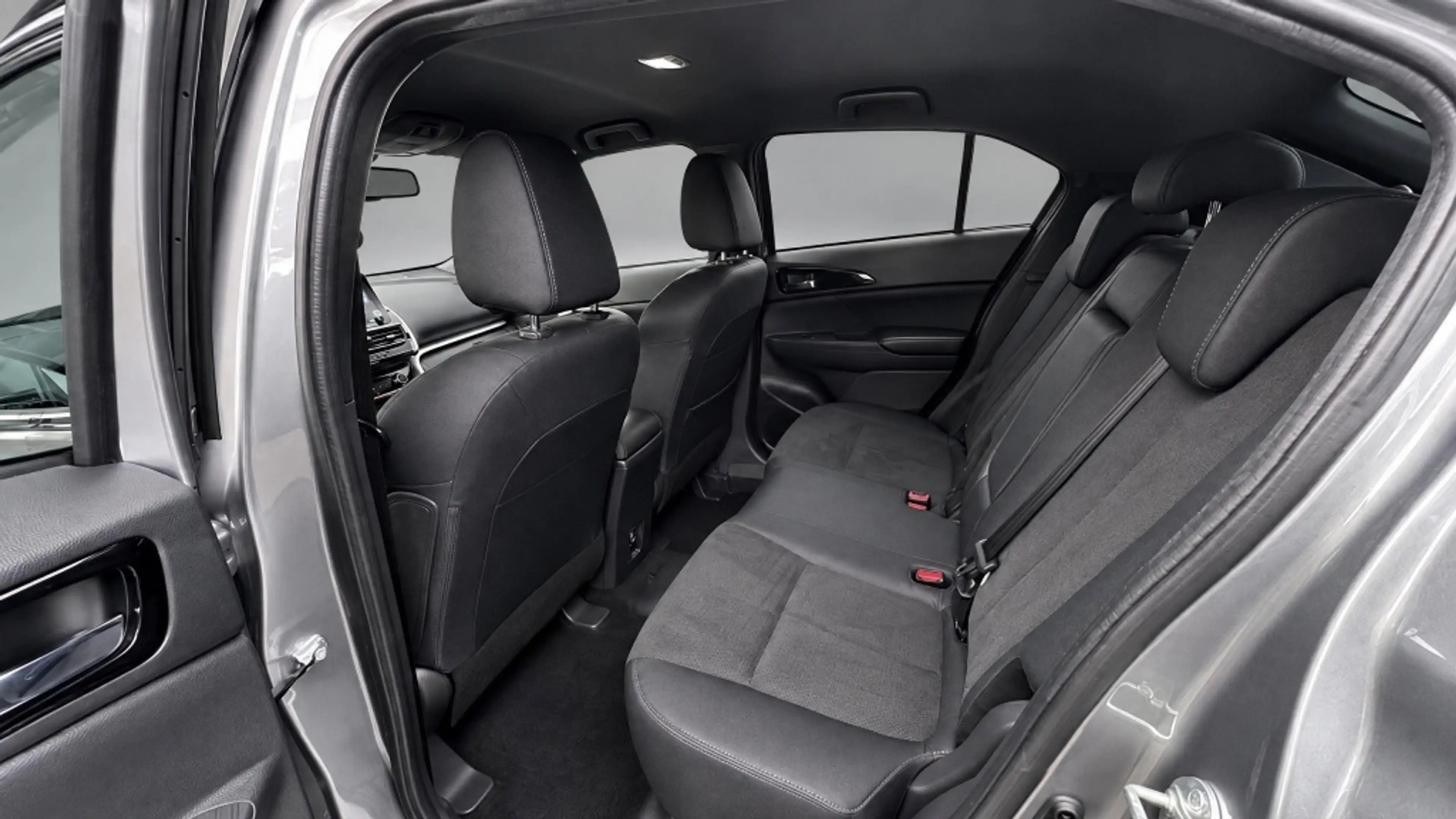 Mitsubishi Eclipse Cross 2.4 PHEV Intense+ | Cruise | Camera | Carplay/Andr — photo 11