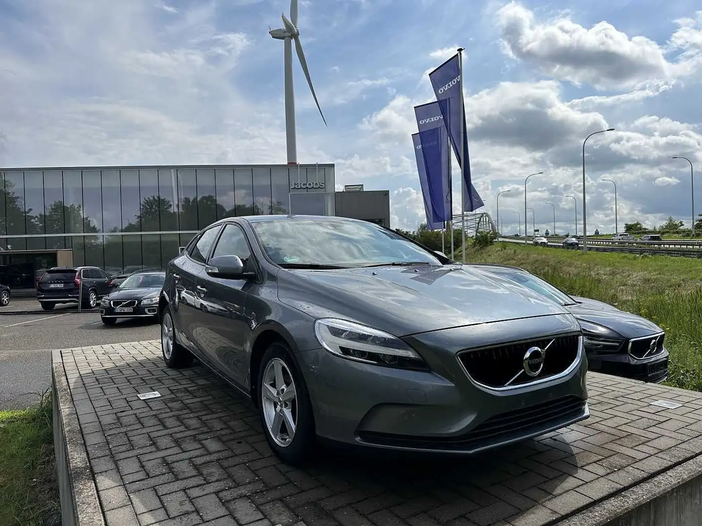 Volvo V40 Kinetic D2 Eco Gris - 2