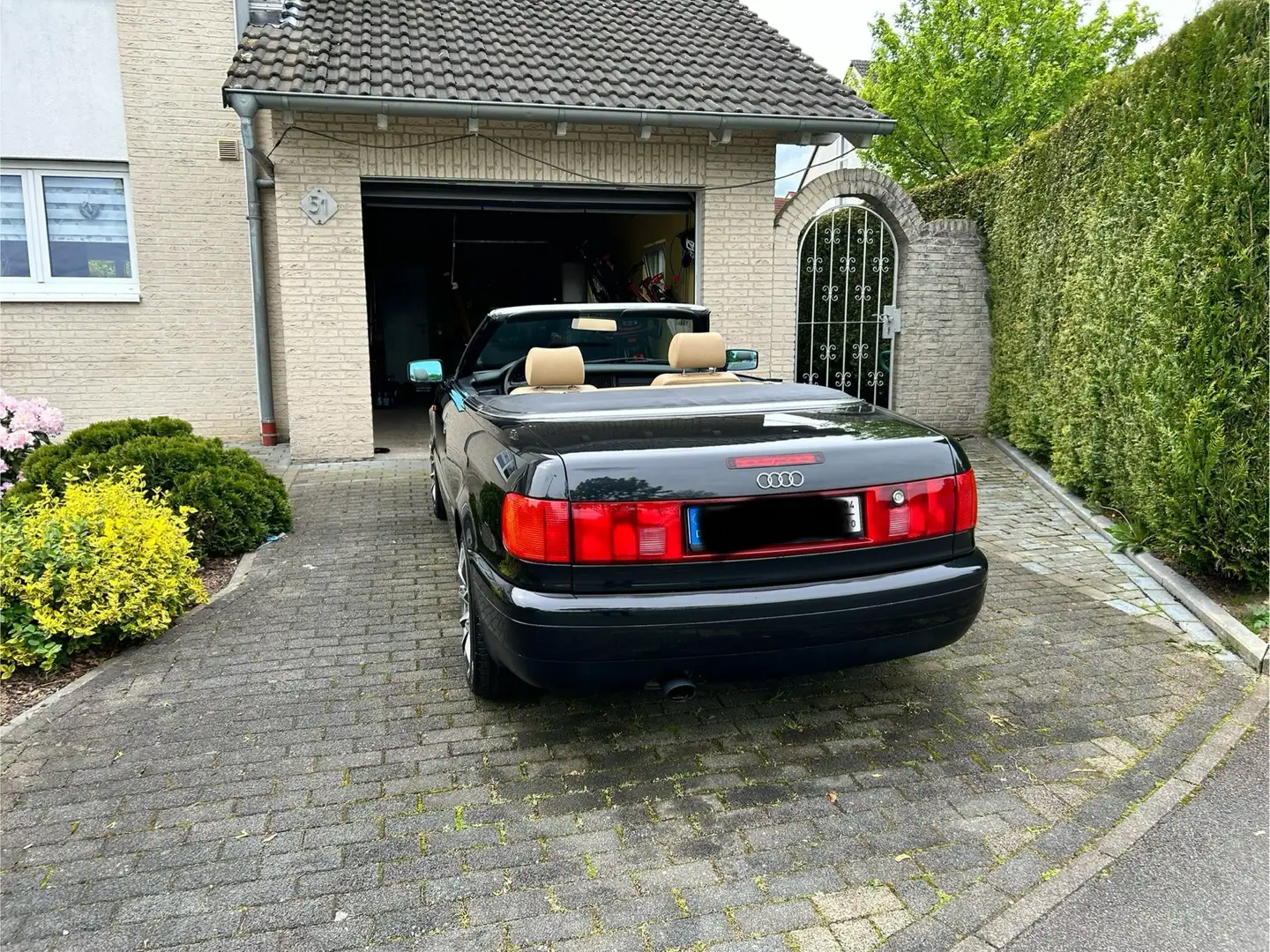 Audi Cabriolet 1.8 Fekete - 2