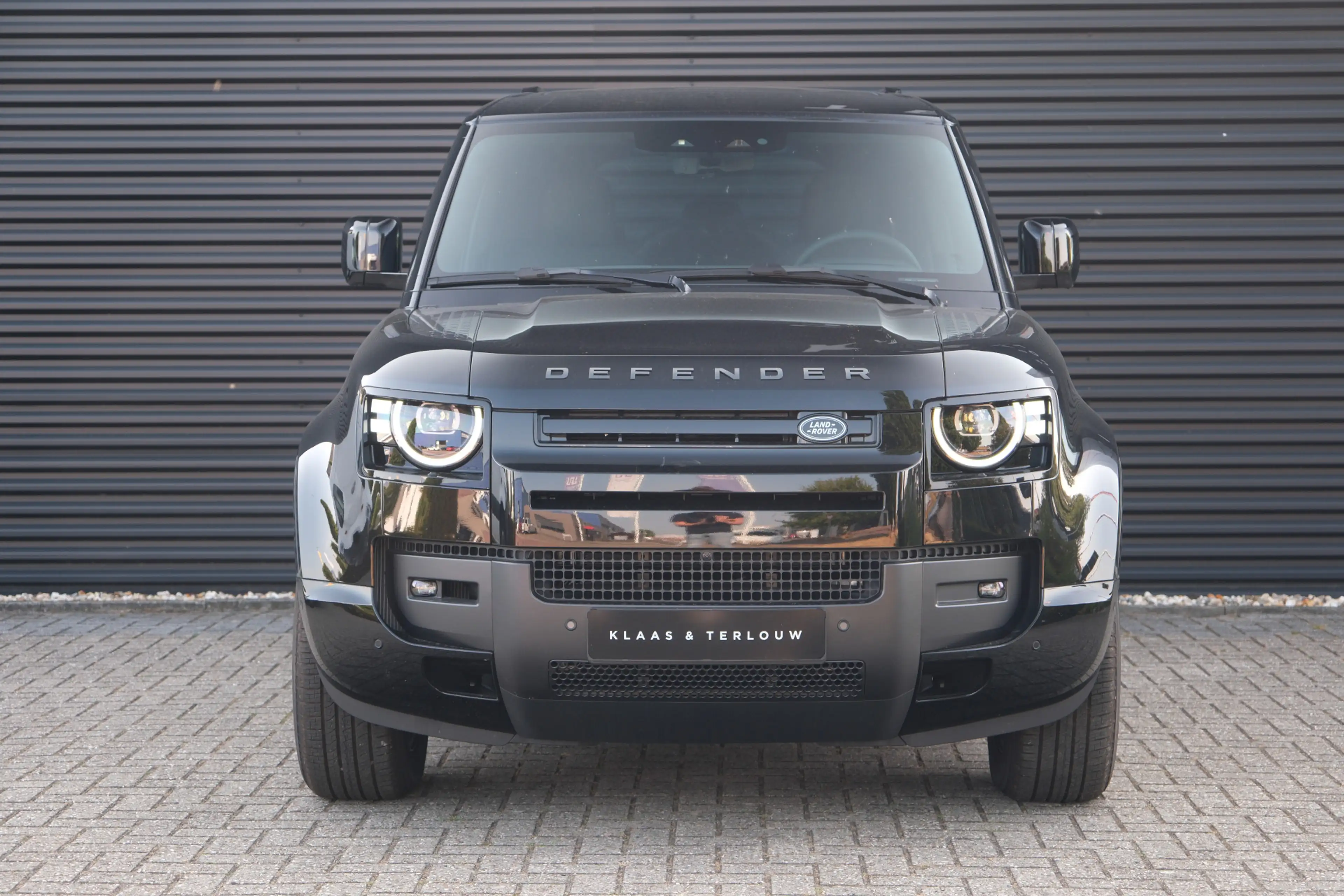 Land Rover Defender 110 2.0 P300e 110 X-Dynamic SE | NP € 115.567,- | — photo 6