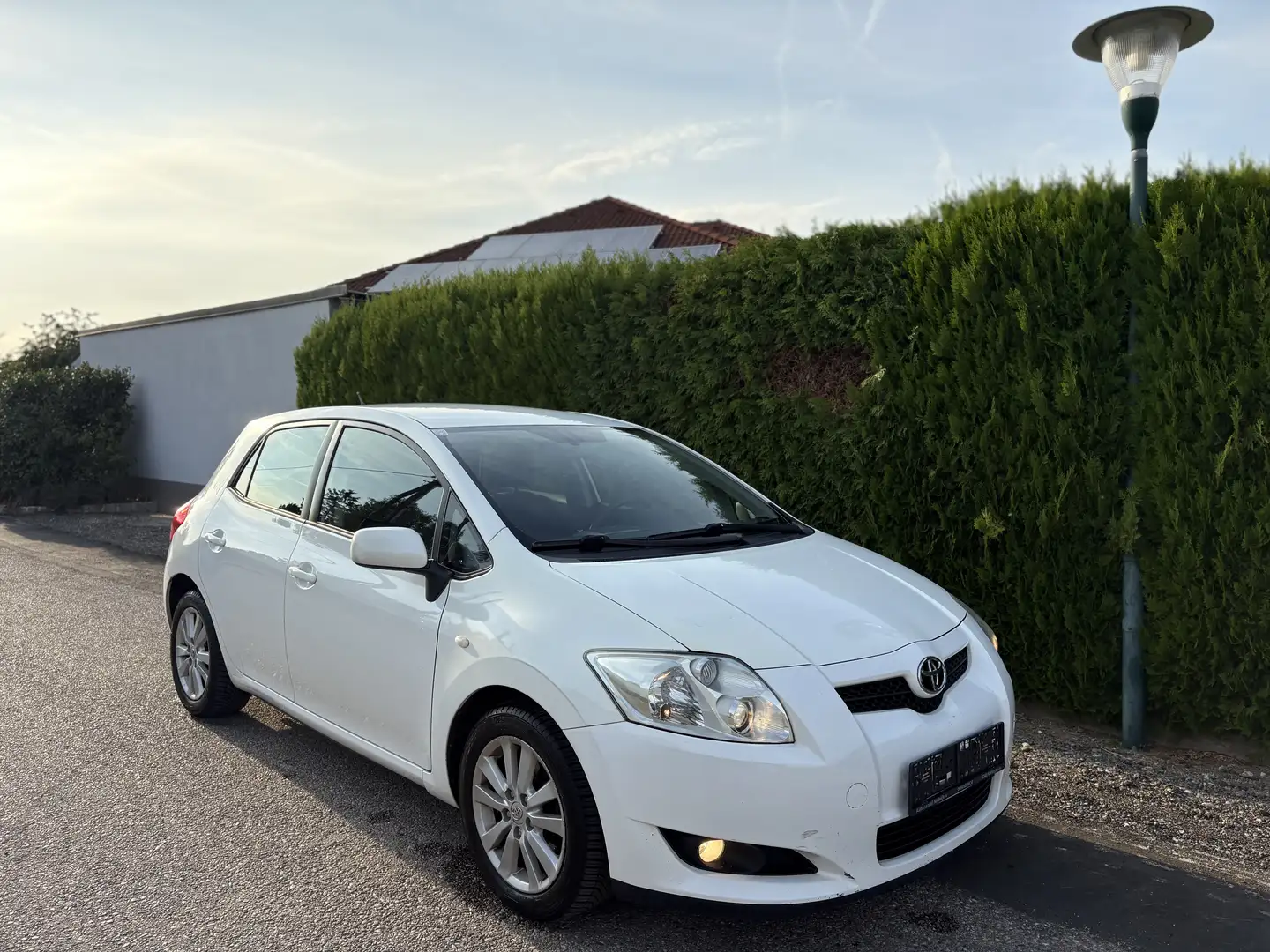 Toyota Auris 1,4 D-4D *Automatik* *Pickerl 05/2027* Weiß - 1