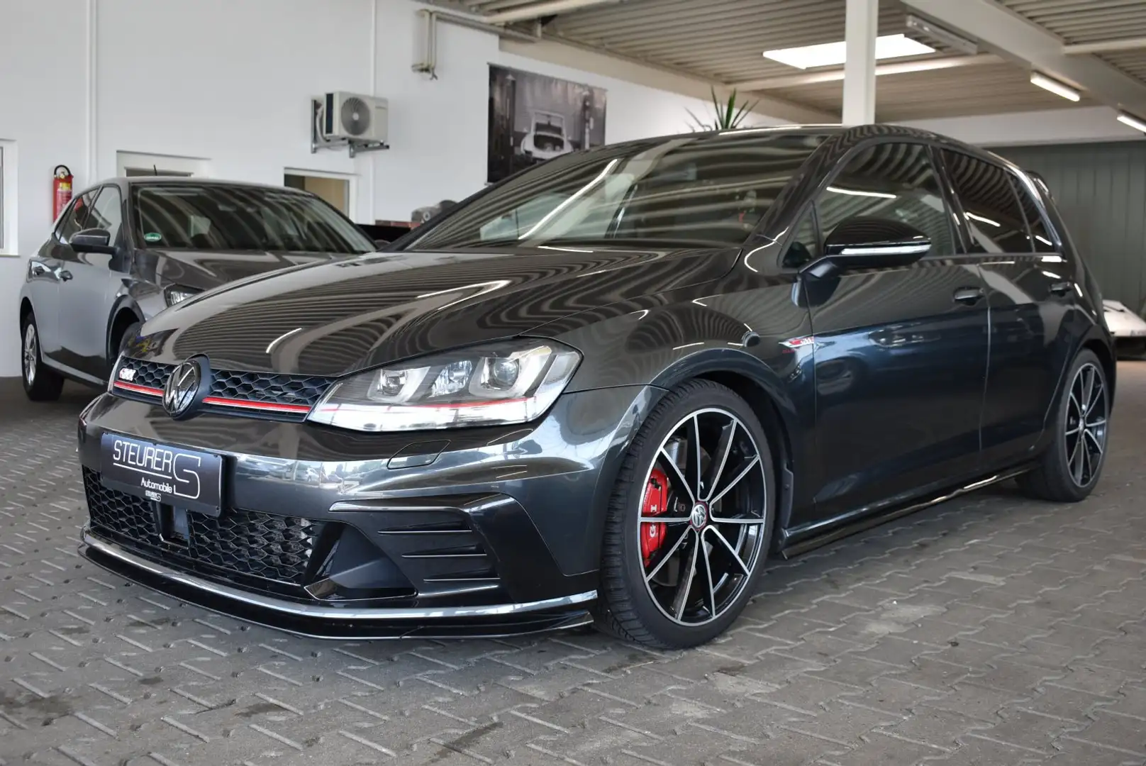 Volkswagen Golf VII 2.0 TSI GTI Clubsport VWR NAVI DYNAUDIO Kamera Grau - 1