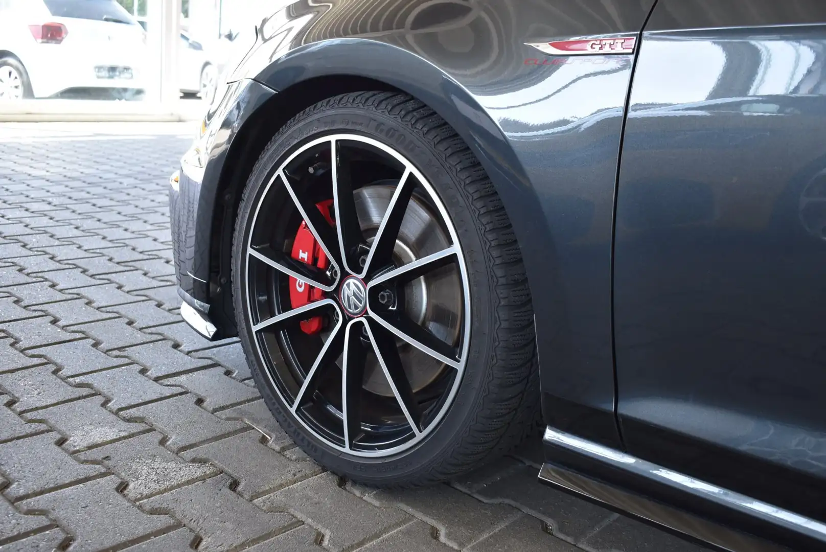 Volkswagen Golf VII 2.0 TSI GTI Clubsport VWR NAVI DYNAUDIO Kamera Grau - 2