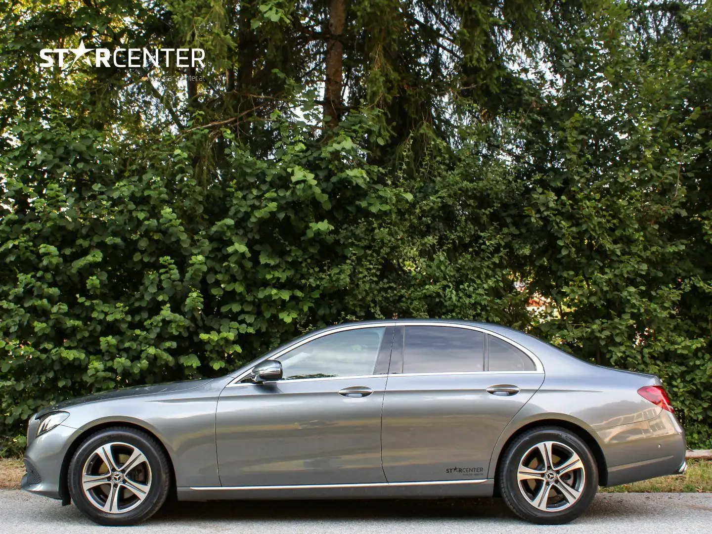 Mercedes-Benz E 220 d Avantgarde Aut. Grau - 2