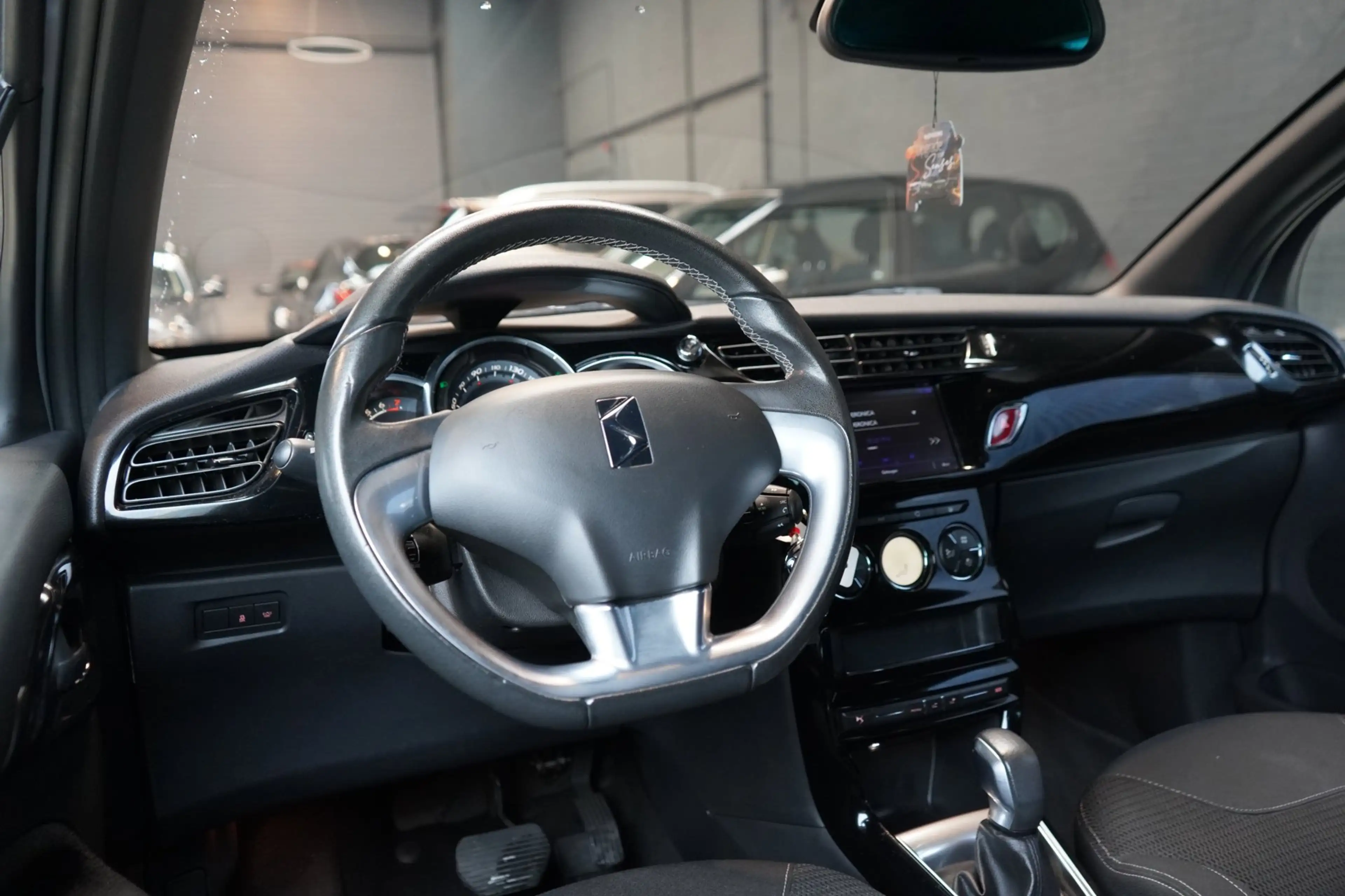 DS Automobiles DS 3 1.2 PureTech So Chic | AUT | CRUISE | PDC | AIRCO — photo 11