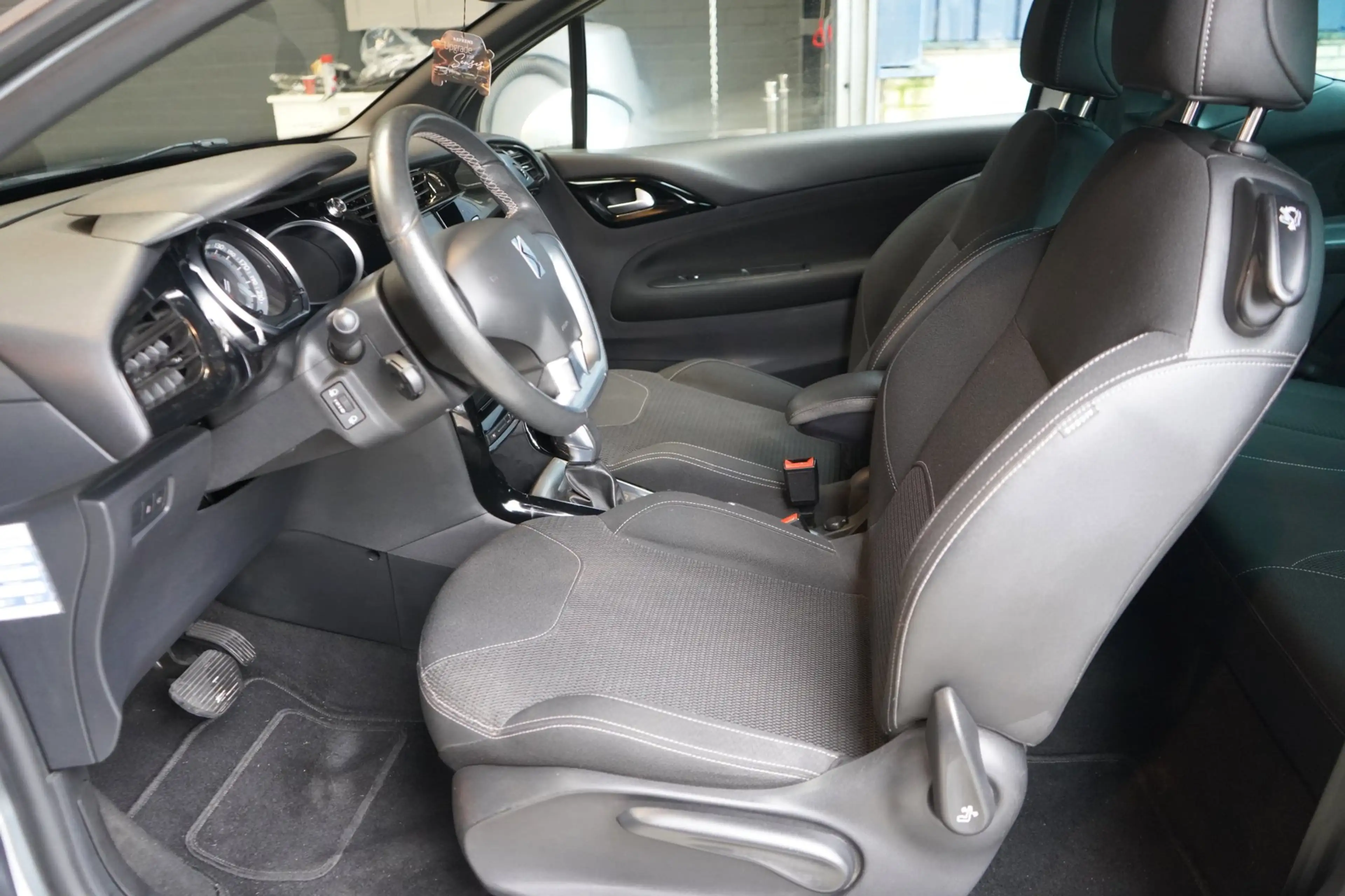 DS Automobiles DS 3 1.2 PureTech So Chic | AUT | CRUISE | PDC | AIRCO — photo 14