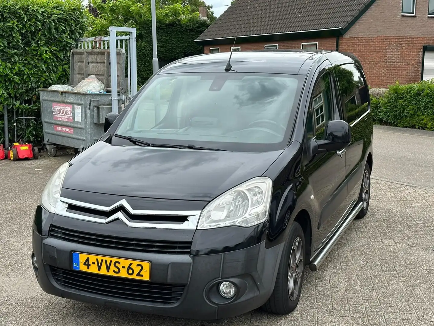 Citroen Berlingo 1.6 e-HDI 500 AUTOMAAT MARGE Zwart - 2