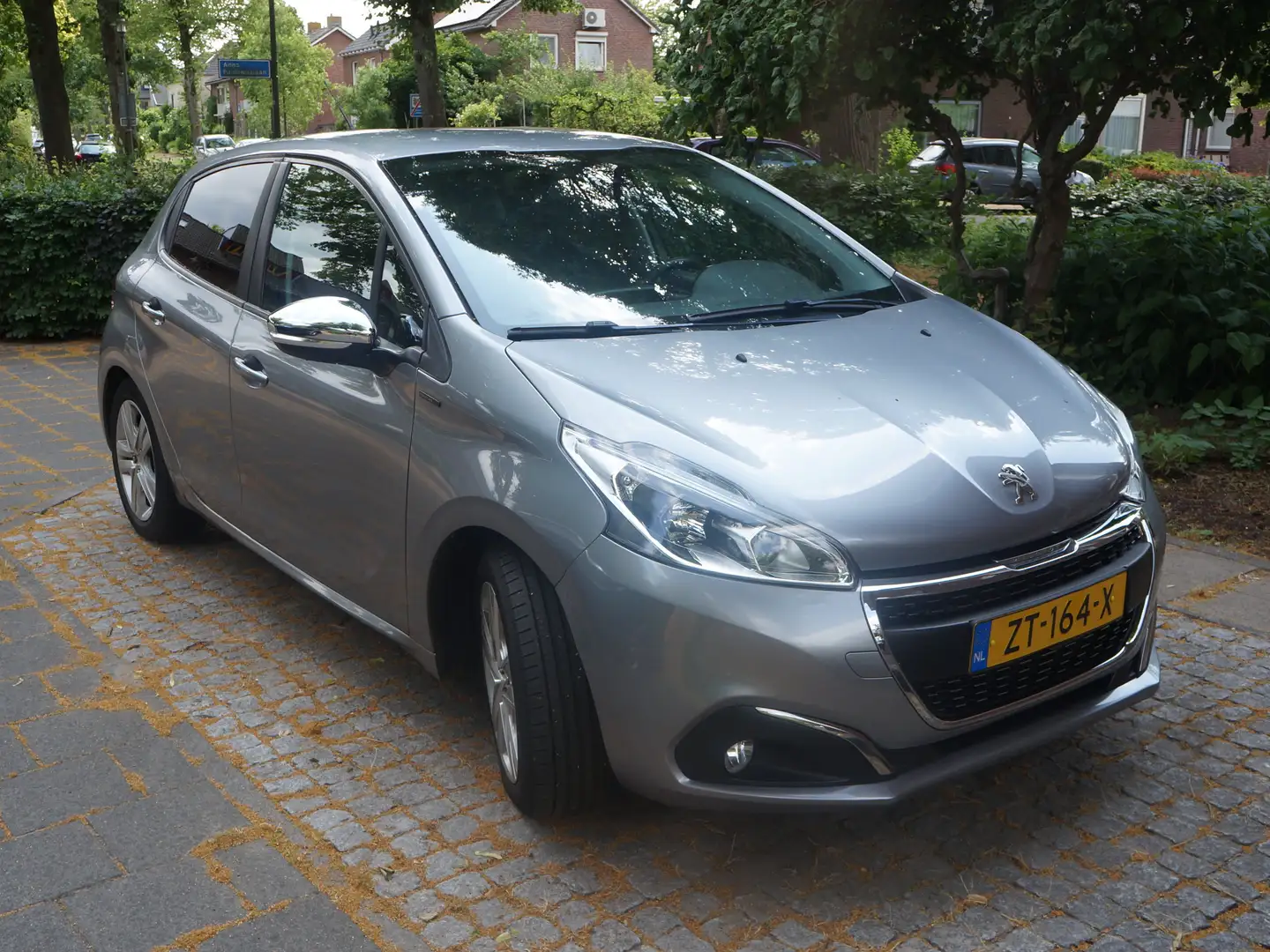 Peugeot 208 1.2 PureT. Signature autom | navig | Airco | CC Grijs - 1