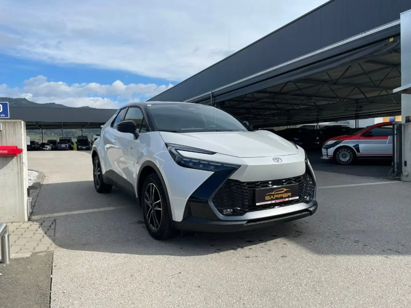 Toyota C-HR 2,0 Plug-In Hybrid E-CVT Lounge Weiß - 2