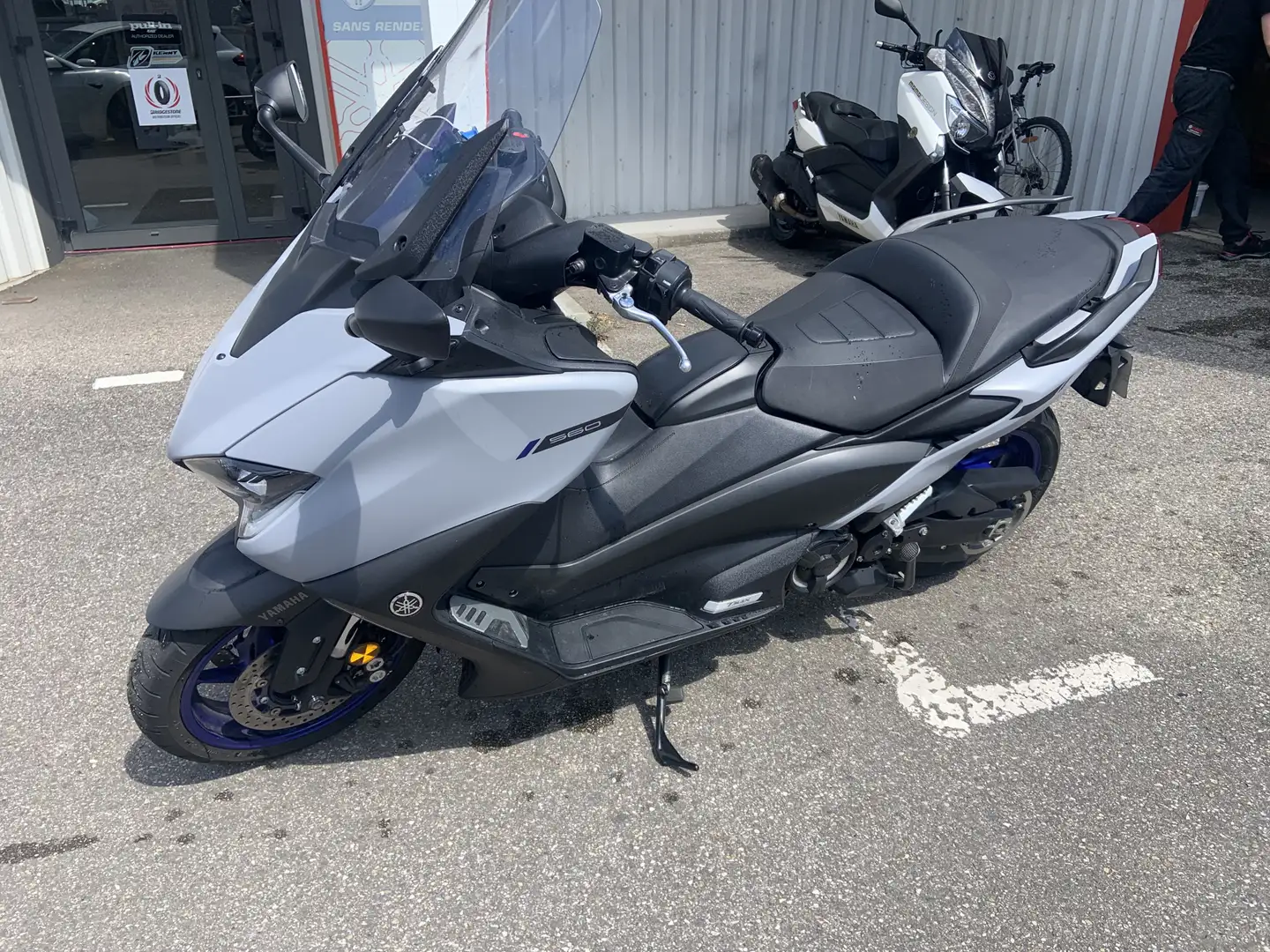 Yamaha TMAX 560 Grey - 1