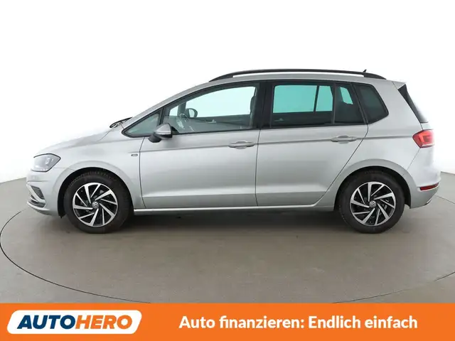 Volkswagen Golf view 3