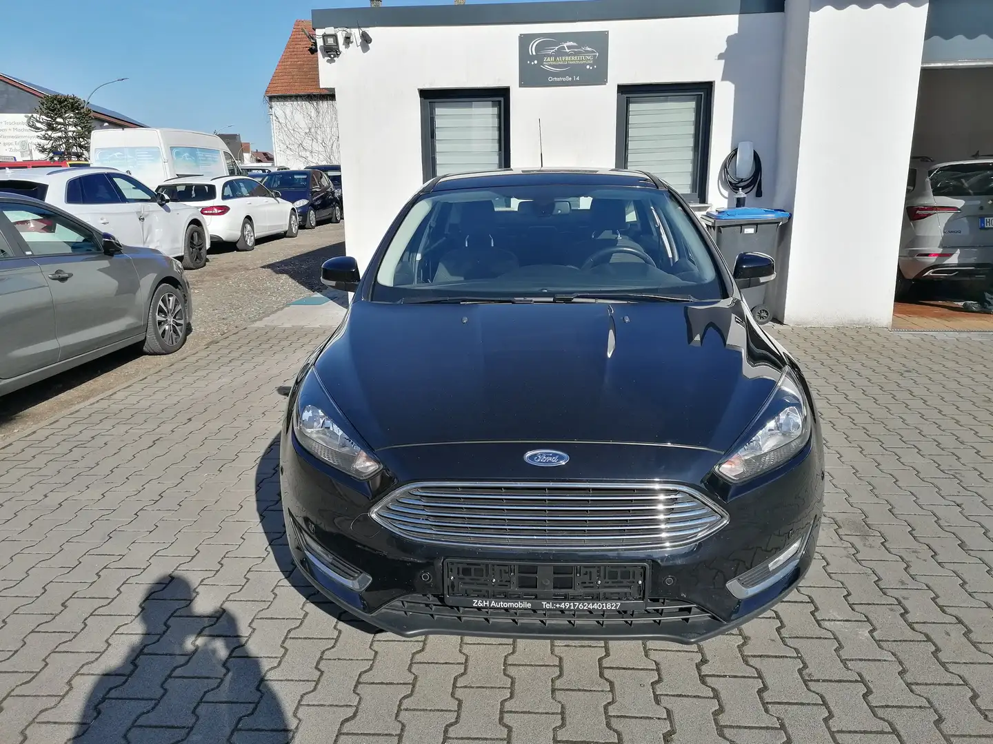 Ford Focus 1.5 EcoBoost Start-Stopp-System Titanium Schwarz - 1