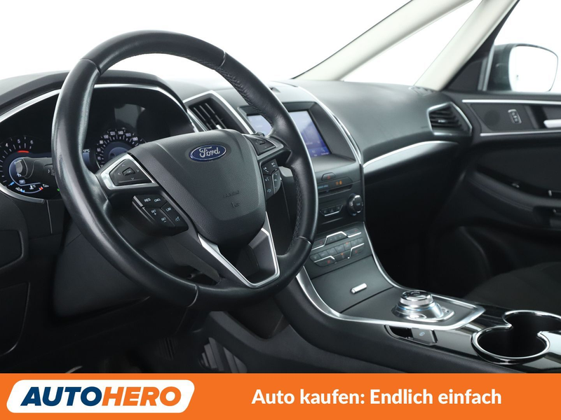 Ford S-Max 2.0 TDCi EcoBlue Titanium — photo 11