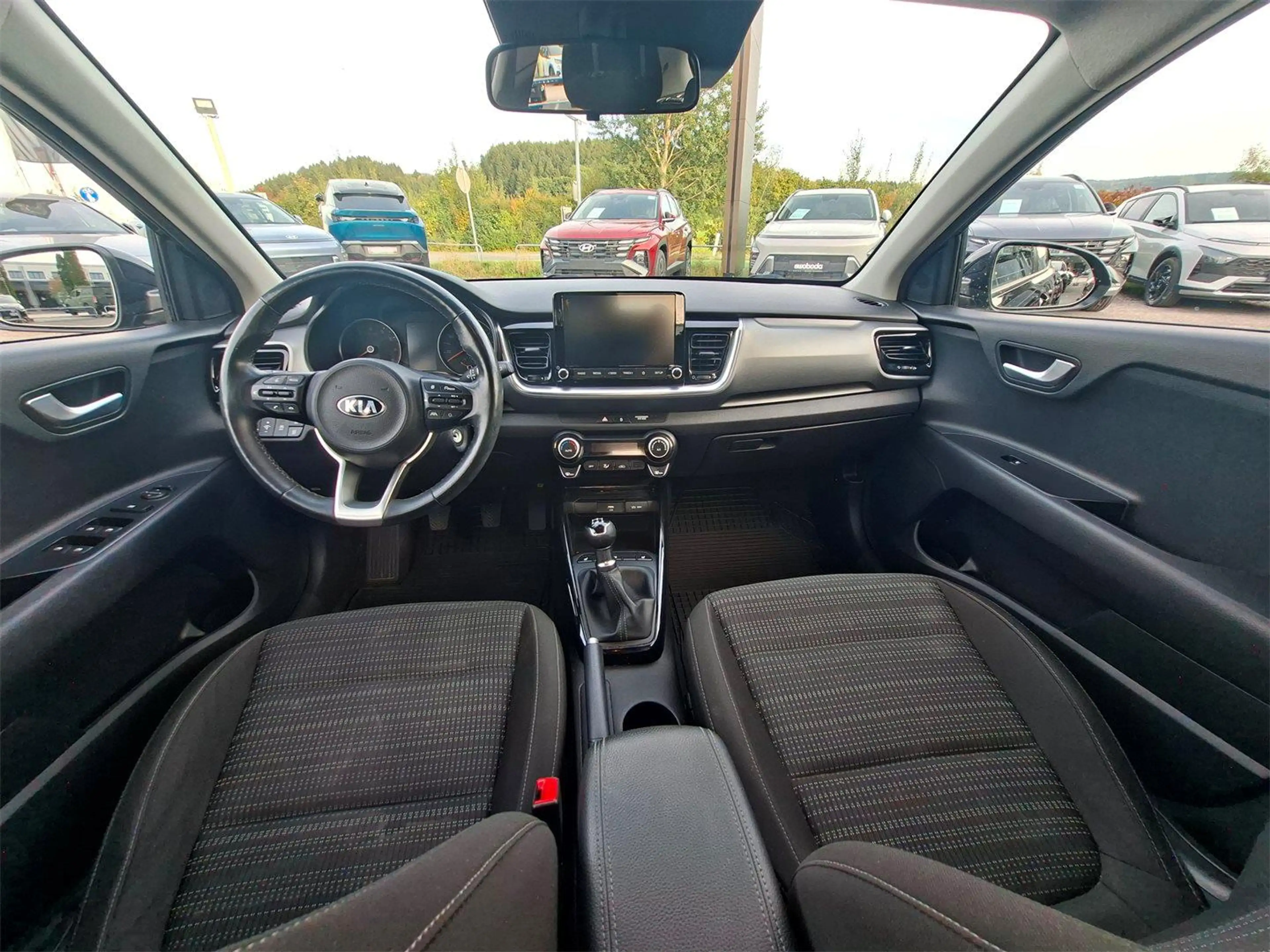 Kia Stonic 1,25 MPI ISG Silber — photo 11