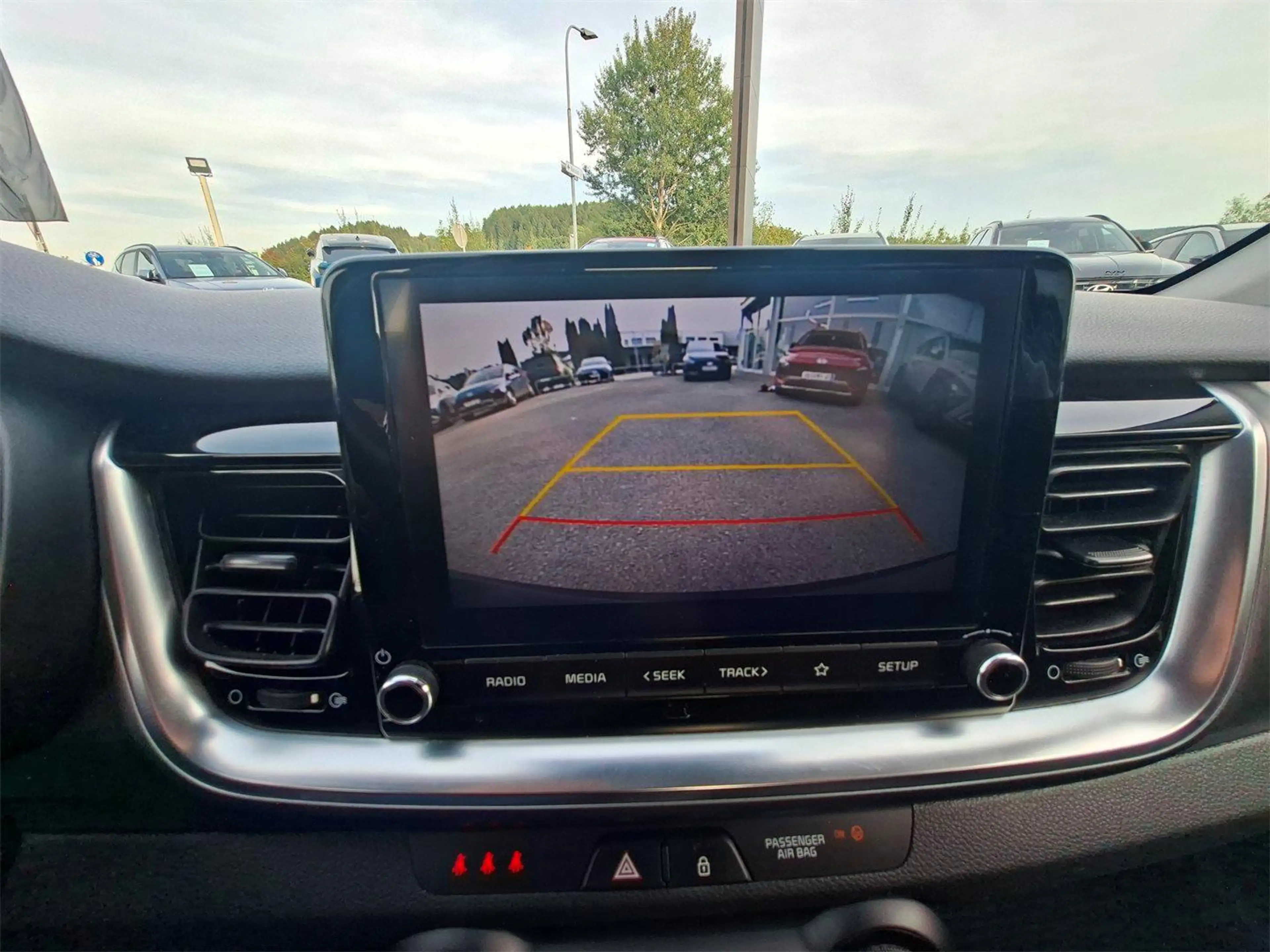 Kia Stonic 1,25 MPI ISG Silber — photo 10
