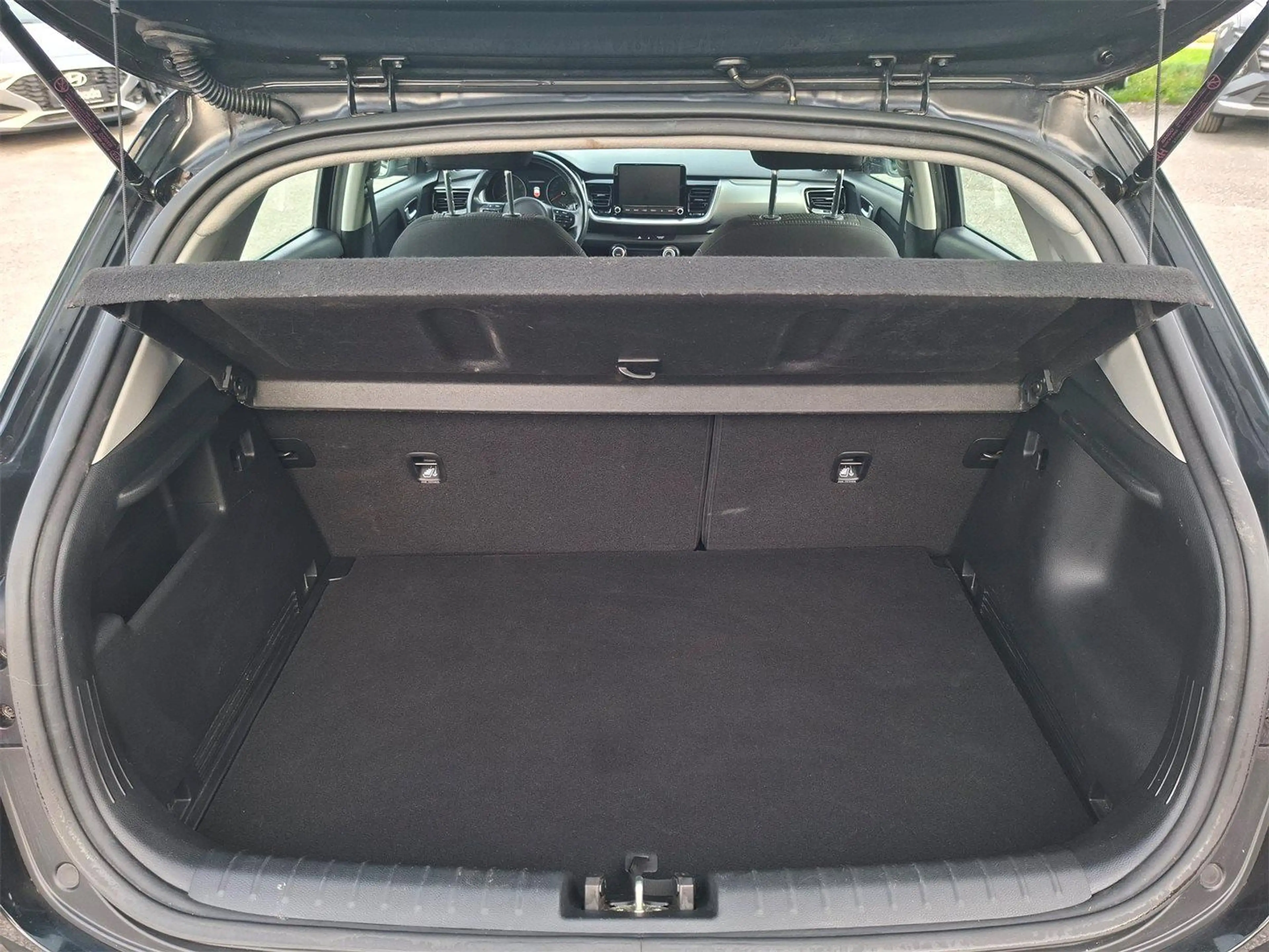 Kia Stonic 1,25 MPI ISG Silber — photo 13