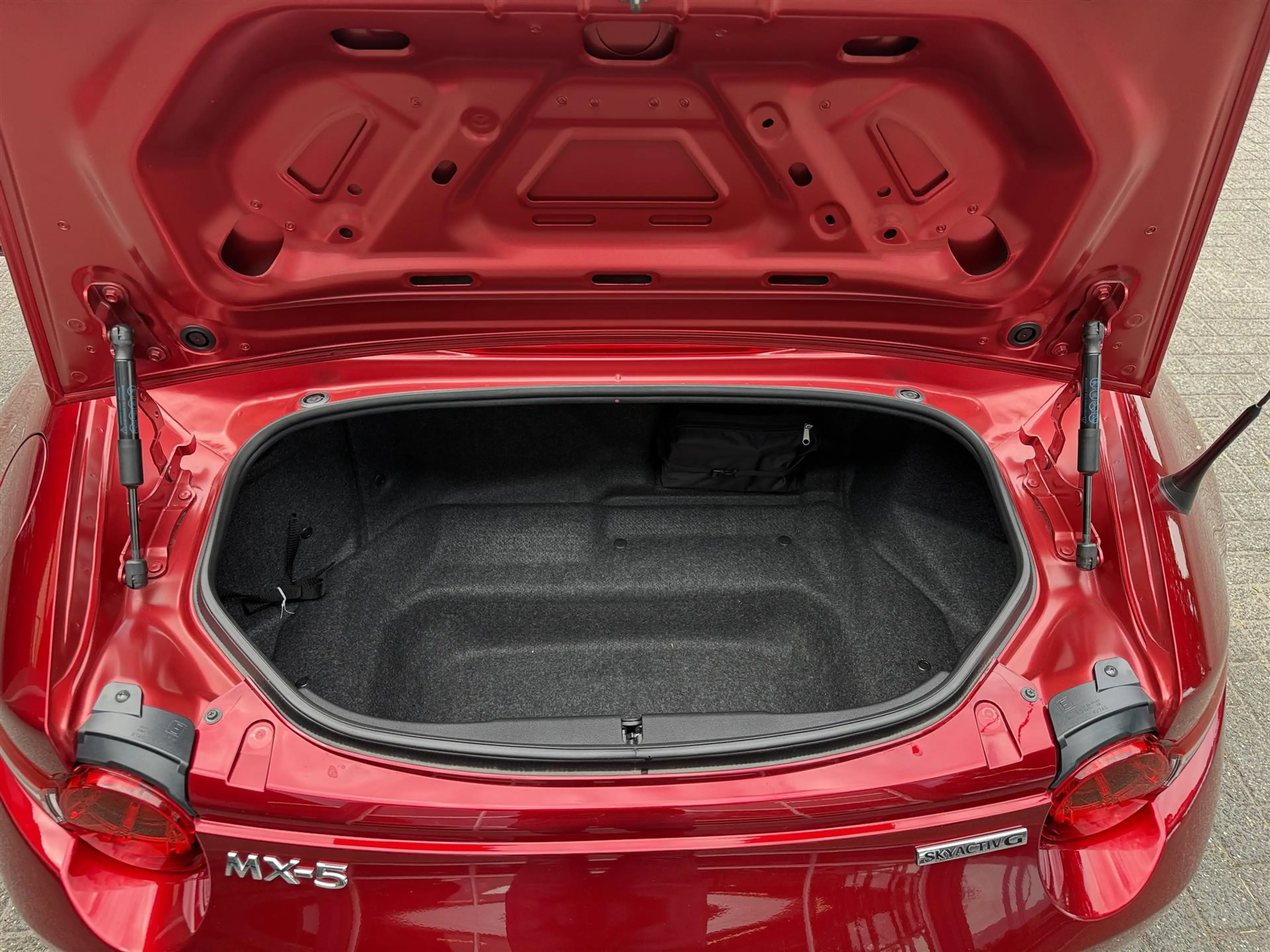 Mazda MX-5 1.5 SkyAc-G 132 Lux. — photo 14