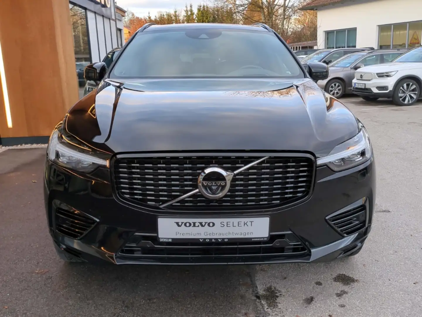 Volvo XC60 R Design Recharge Plug-In Hybrid AWD T8 Twin Engin Schwarz - 2