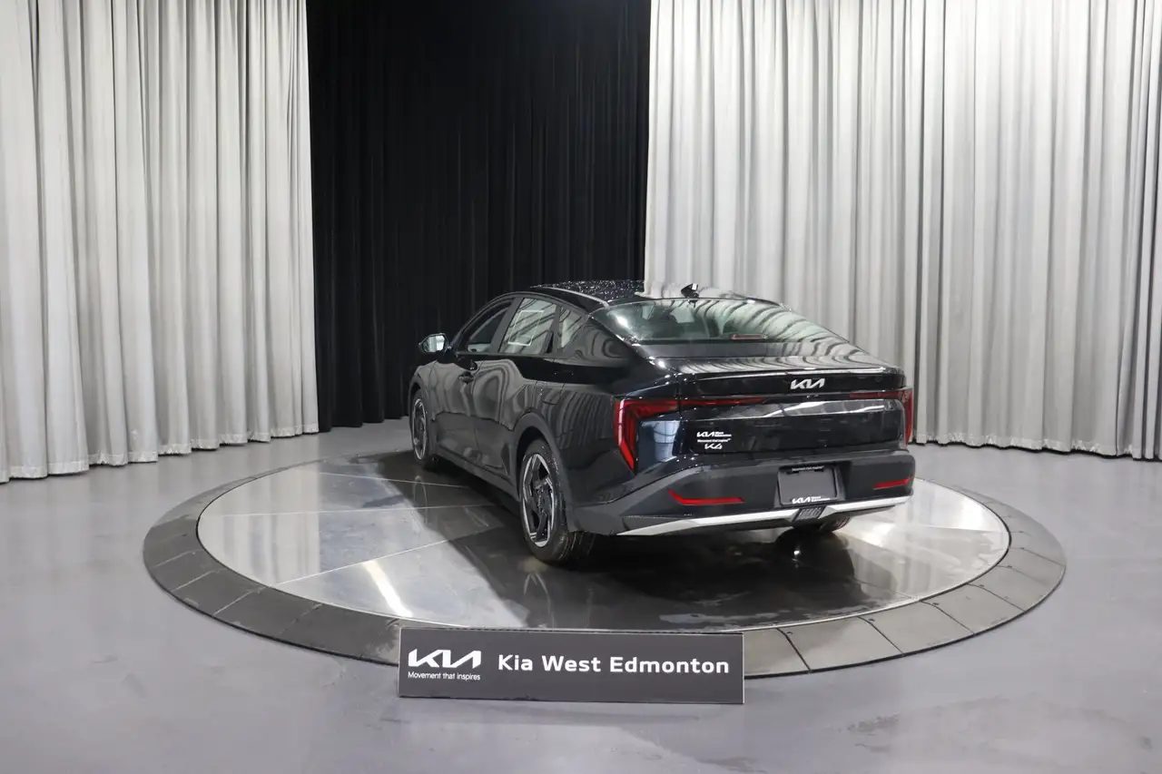Kia K4 снимка Kia K4