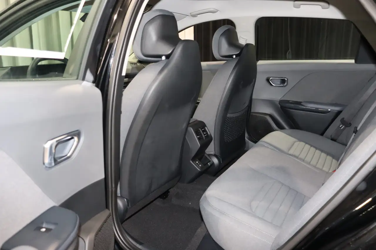 Kia K4 снимка Kia K4