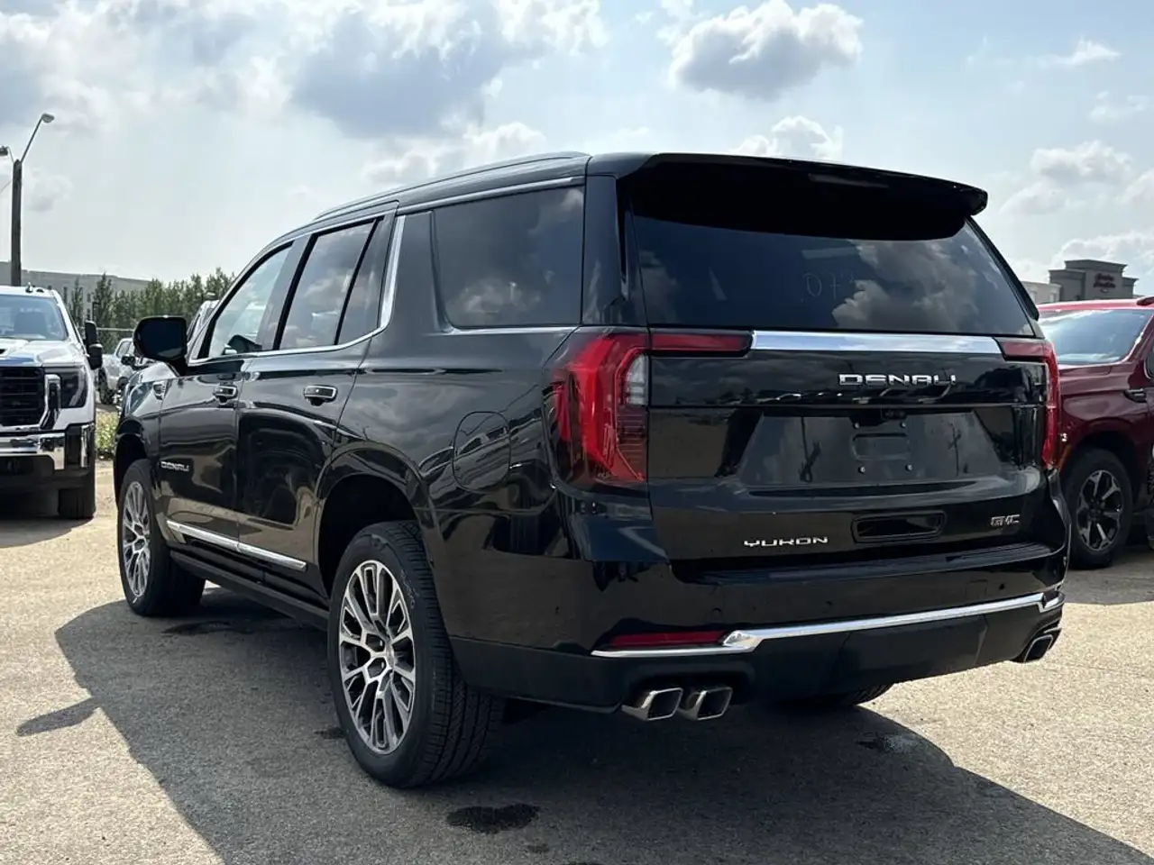 GMC Yukon снимка GMC Yukon
